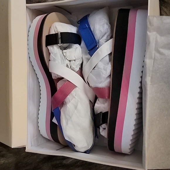 NWT Yoki Chunky Sole Sandles 10 M - Picture 7 of 8